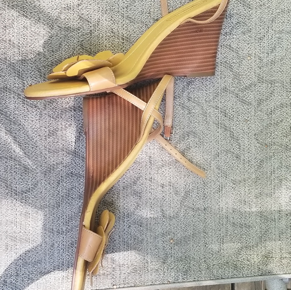 Fioni all leather Italian golden summer wedge sz10 - Picture 5 of 8